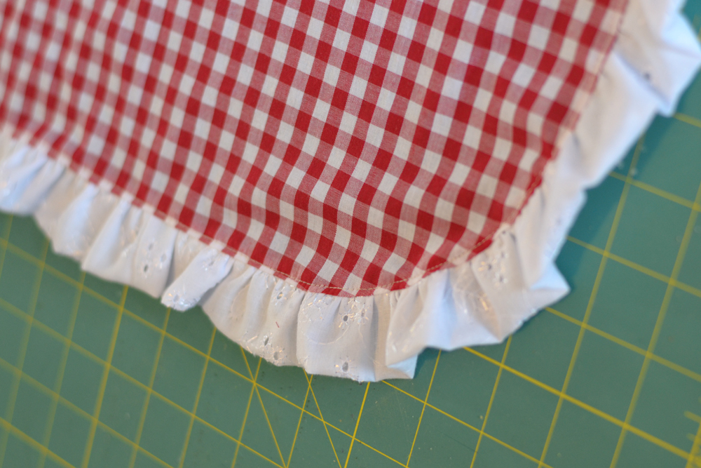 DIY Ruffle and Heart Apron by The DIY Mommy