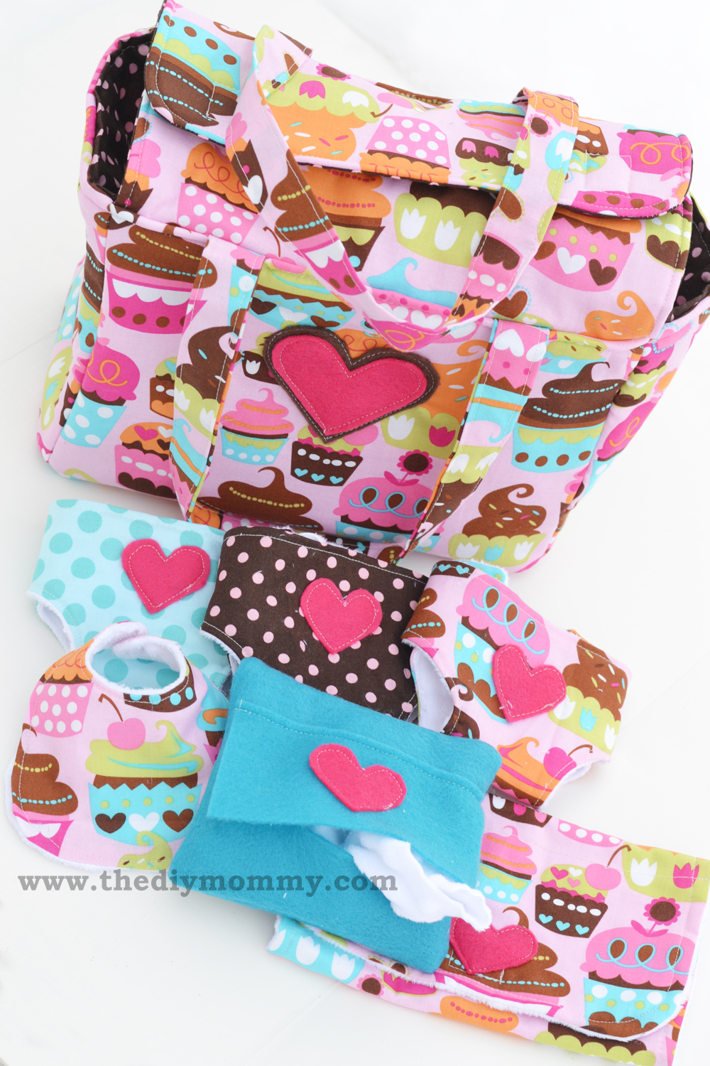 Sew a deluxe dolly diaper bag with cloth diapers, wipes case, wipes, bib, and change mat. 