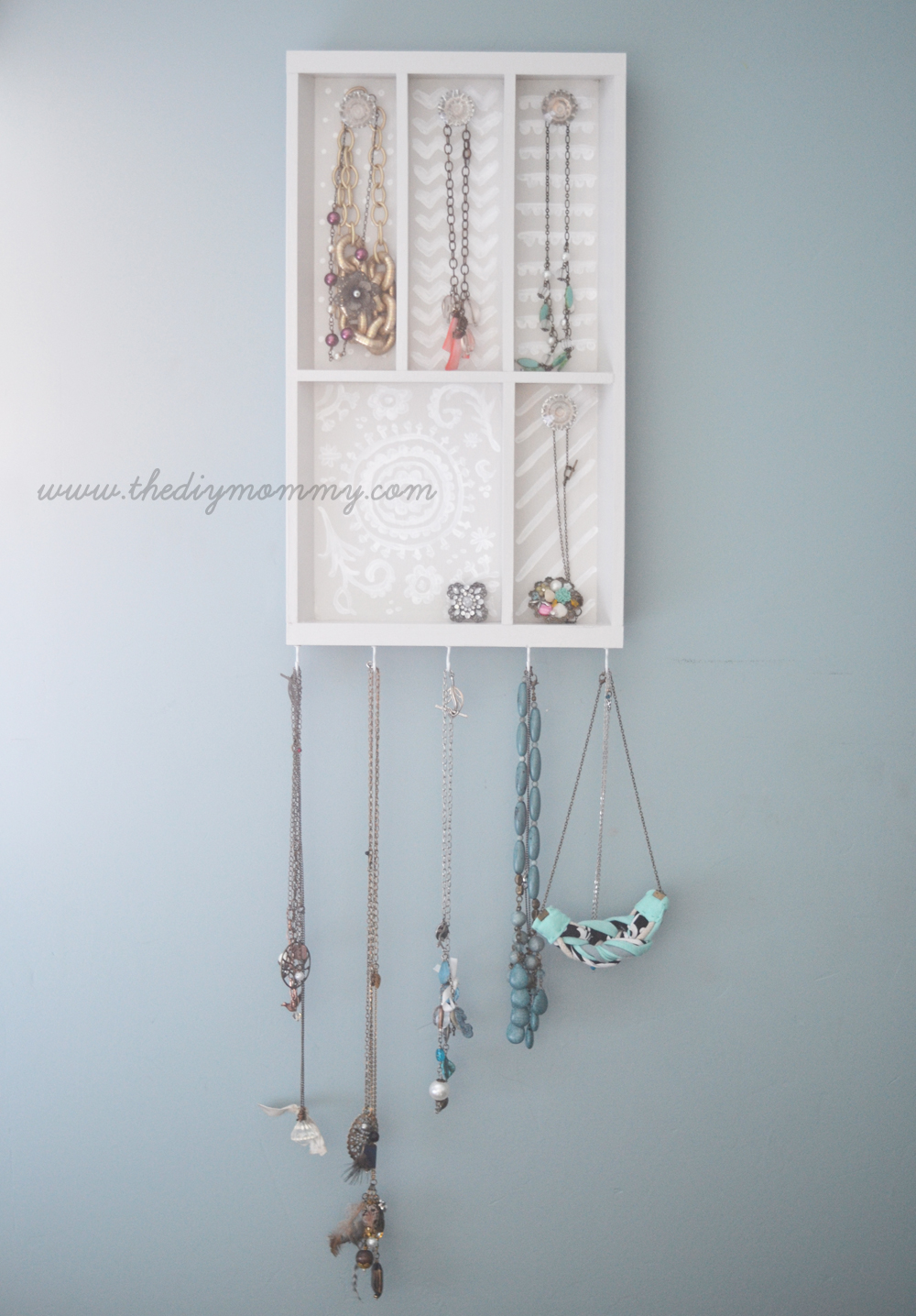 DIY Jewelry Holder from a Cutlery Tray by The DIY Mommy