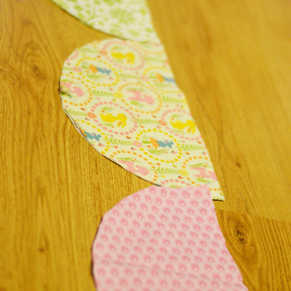 DIY Scalloped Bunting Banner by The DIY Mommy
