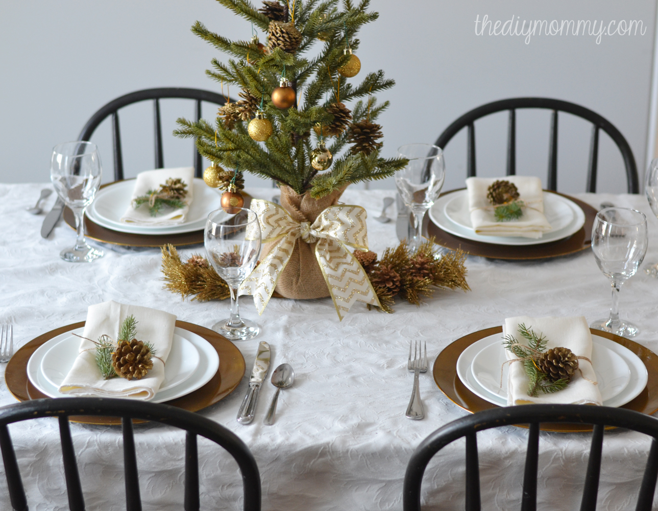 A Simple Gold & Natural Christmas Table