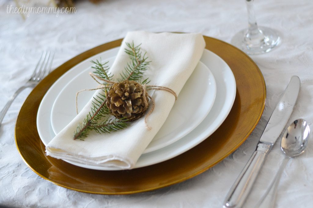 Simple Gold & Natural Christmas Table by The DIY Mommy