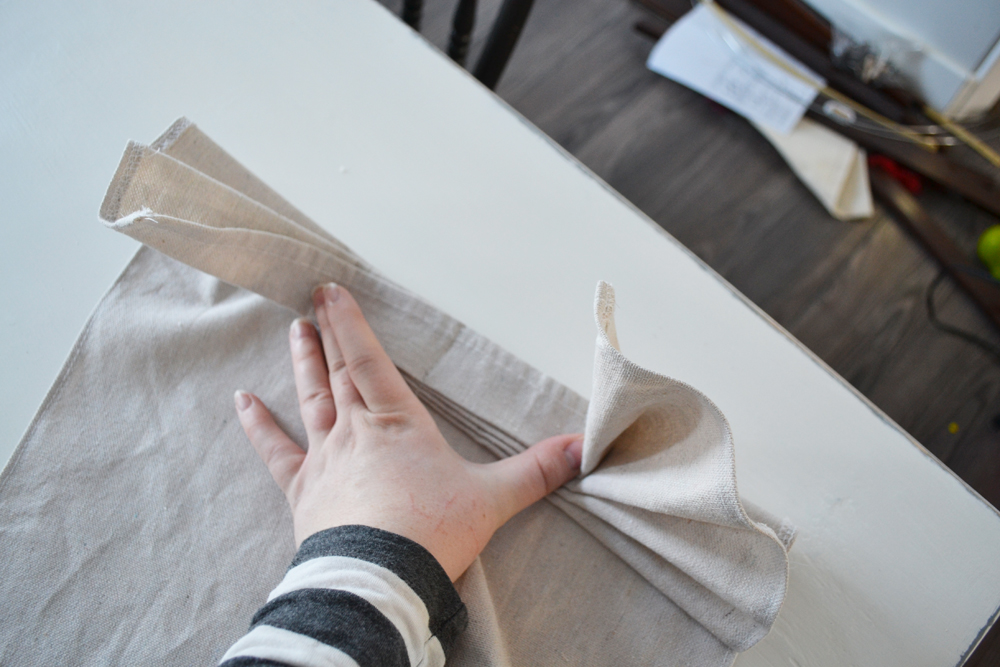 DIY Shabby Chic Pleated Table Runner from Painter's Drop Cloth