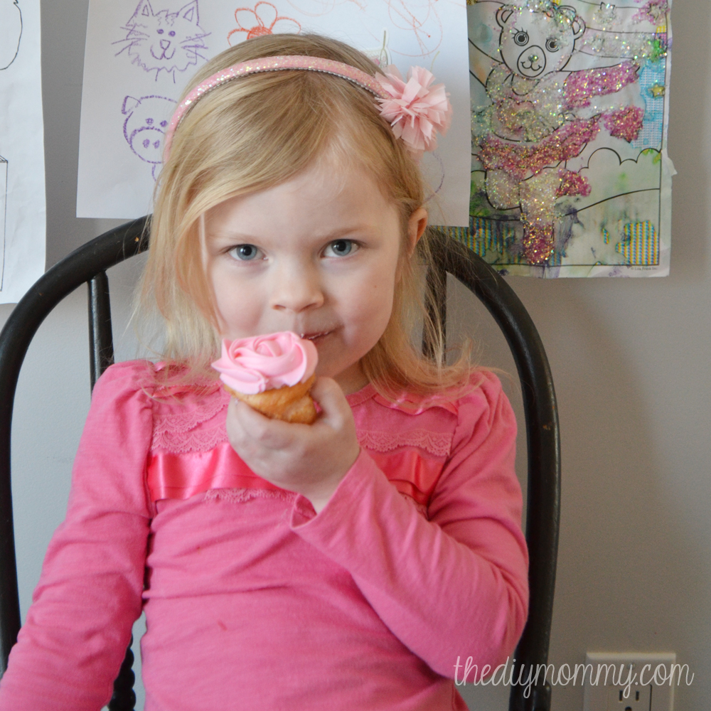 How to Make Easy Rose Cupcakes by The DIY Mommy