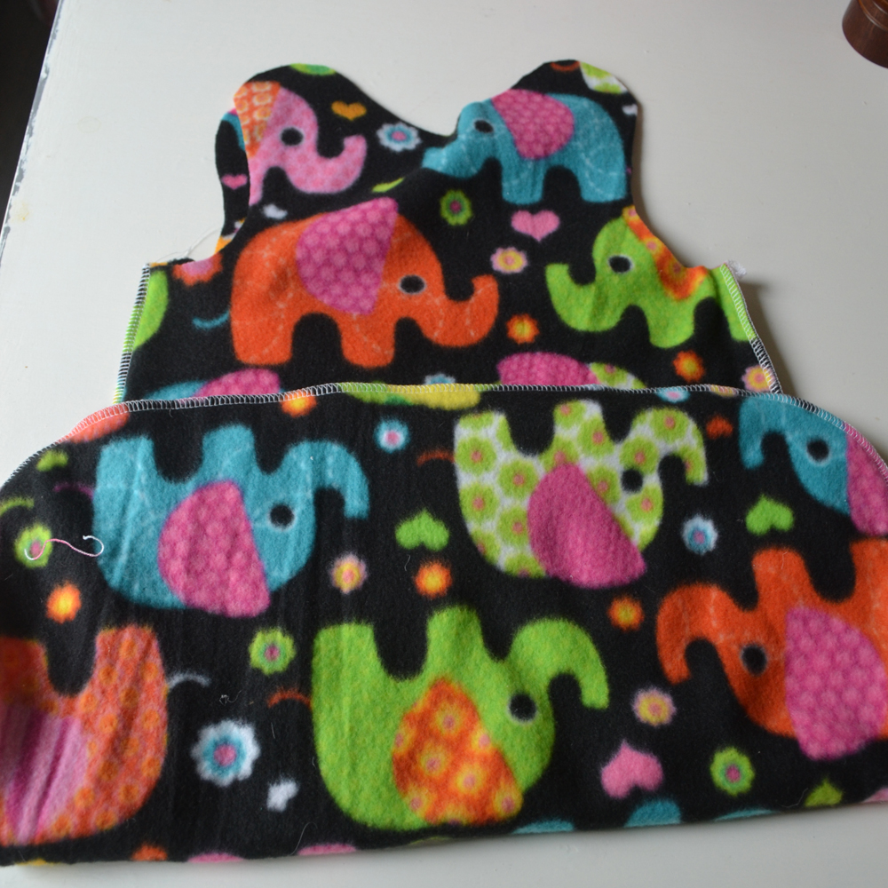Simple and cute baby sleep sack tutorial with a free pattern.