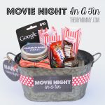 Gift basket idea: A movie night in a tin! Includes free printable tags and labels.