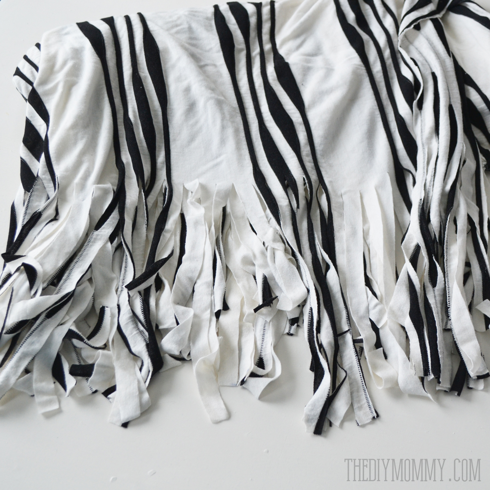 How to make a fringed infinity scarf with knit jersey - just some cutting and one seam to sew!