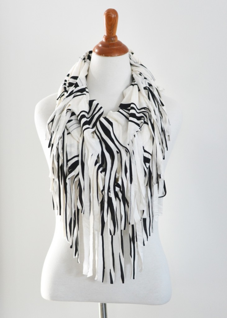 How to make a fringed infinity scarf with knit jersey - just some cutting and one seam to sew!
