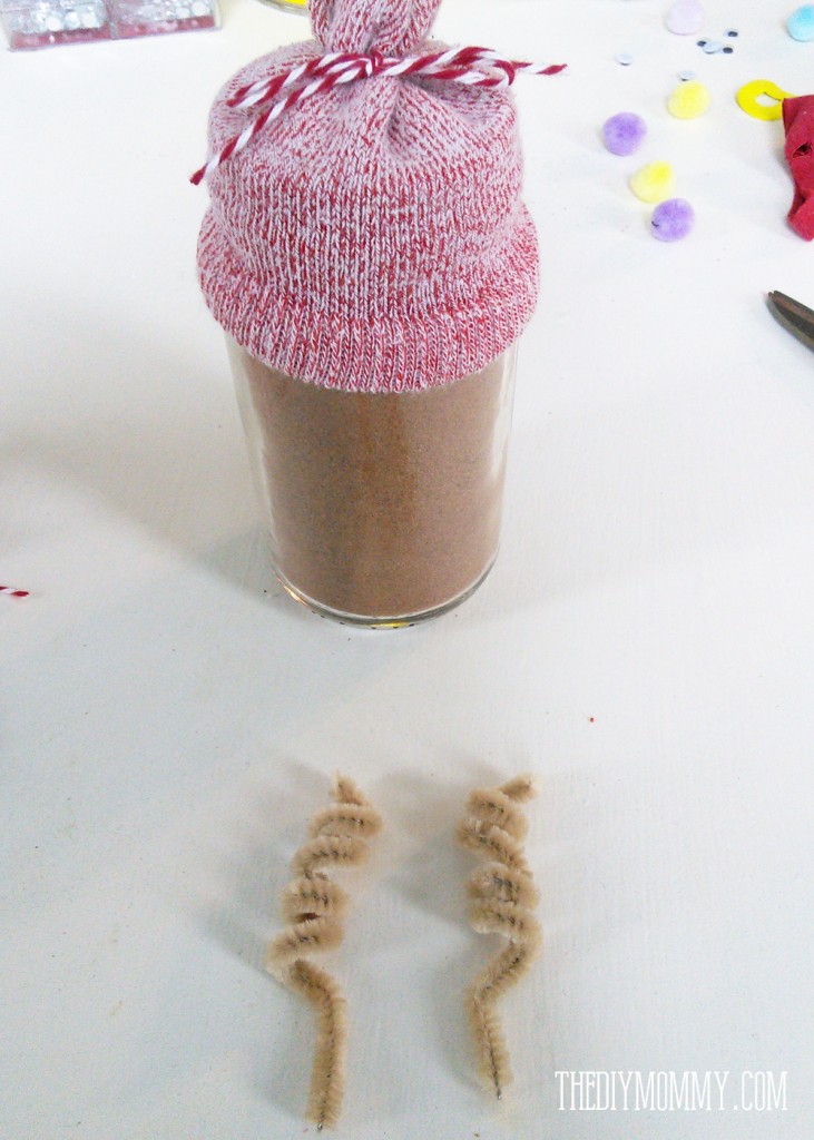 Hot Chocolate Reindeer and Marshmallow Snowman from recycled baby food jars and socks. So easy and a cute Christmas gift and kid's craft!