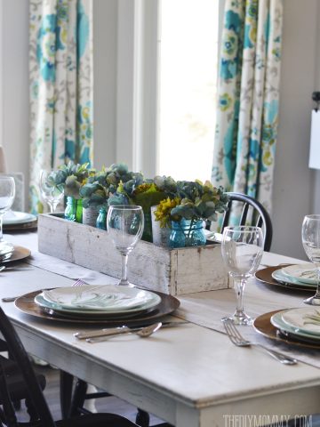 A teal and gold Spring or Summer simple tablescape idea (with video).
