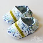 A free soft baby slippers / booties pattern and tutorial with video