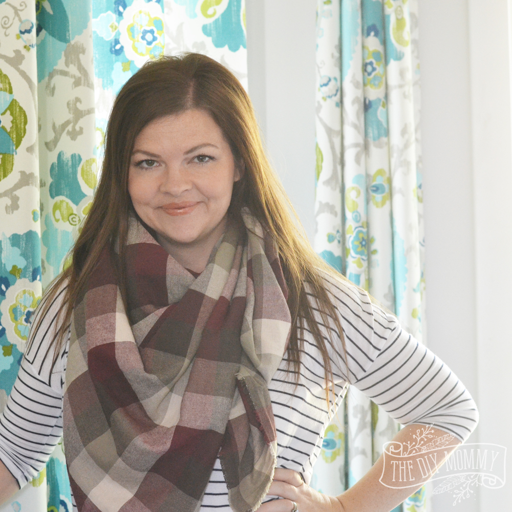 How to Make a No Sew Blanket Scarf (Video)