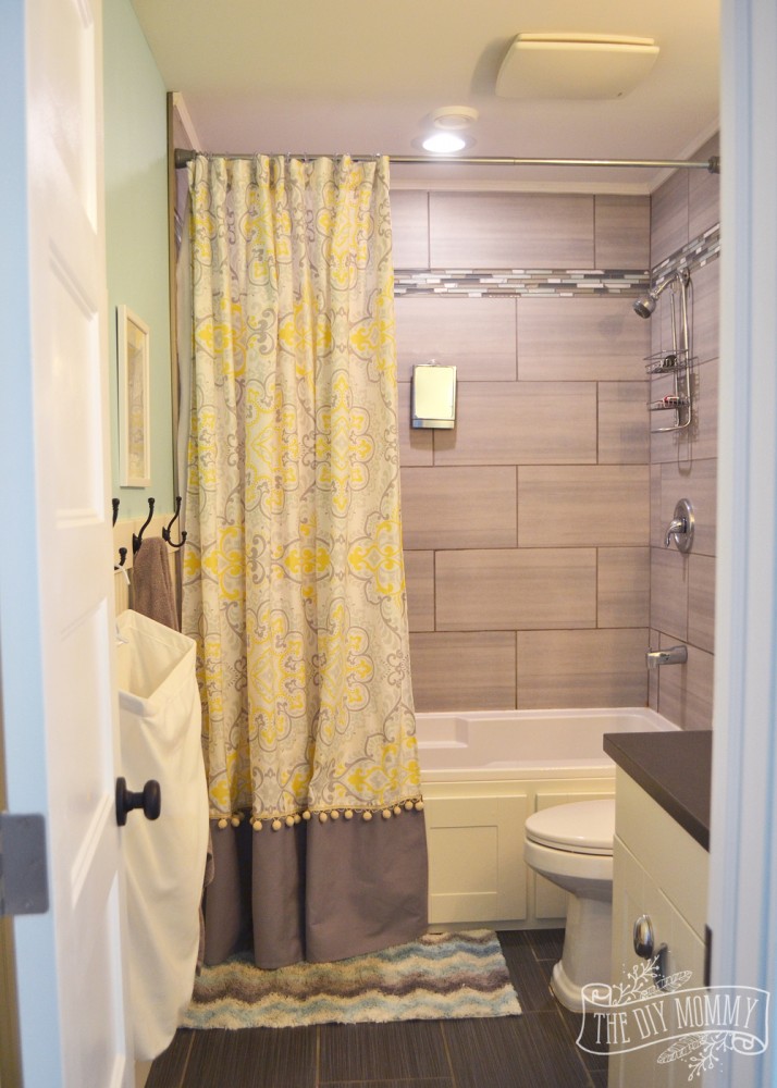 Yellow, gray and aqua kids bathroom design with great DIY ideas!