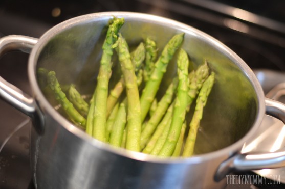 How to make chicken asparagus crepes - light and yummy idea for supper!