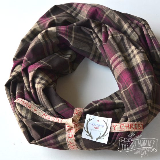 How to make an easy infinity scarf - video tutorial