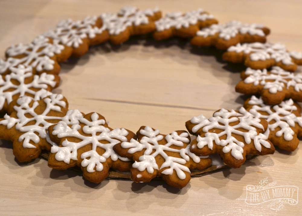 How to make an edible gingerbread cookie wreath; a great Christmas gift idea! www.thediymommy.com