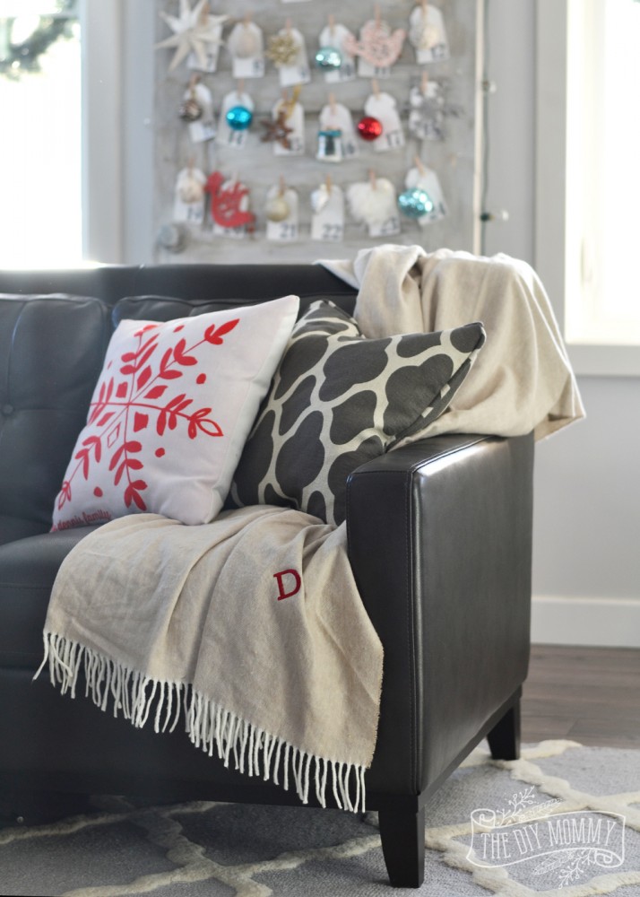 A Canadian Prairie Christmas home tour packed with DIY ideas, easy styling tips and free downloads. These are some great ideas!
