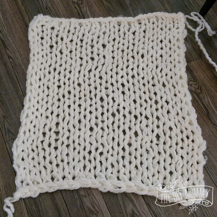 How to make a beautiful arm knit blanket in less than an hour!