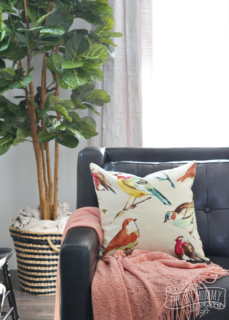 How to Sew a Really Easy Throw Pillow Cover (Video)