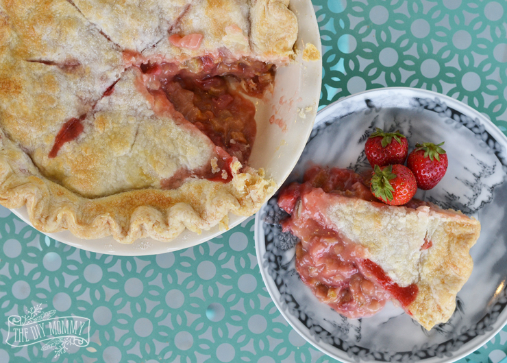 How to make the best strawberry rhubarb pie - delicious, no fail recipe!