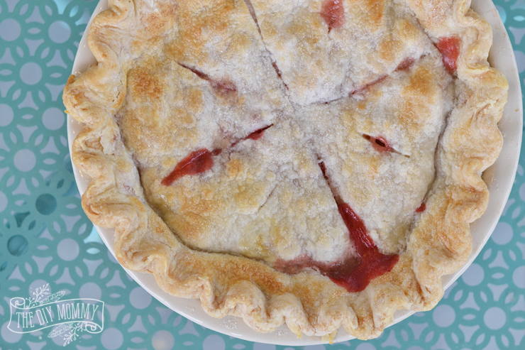How to make the best strawberry rhubarb pie - delicious, no fail recipe!