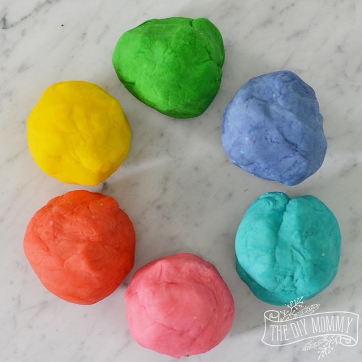 The best play dough recipe - soft, stretchy, colorful!