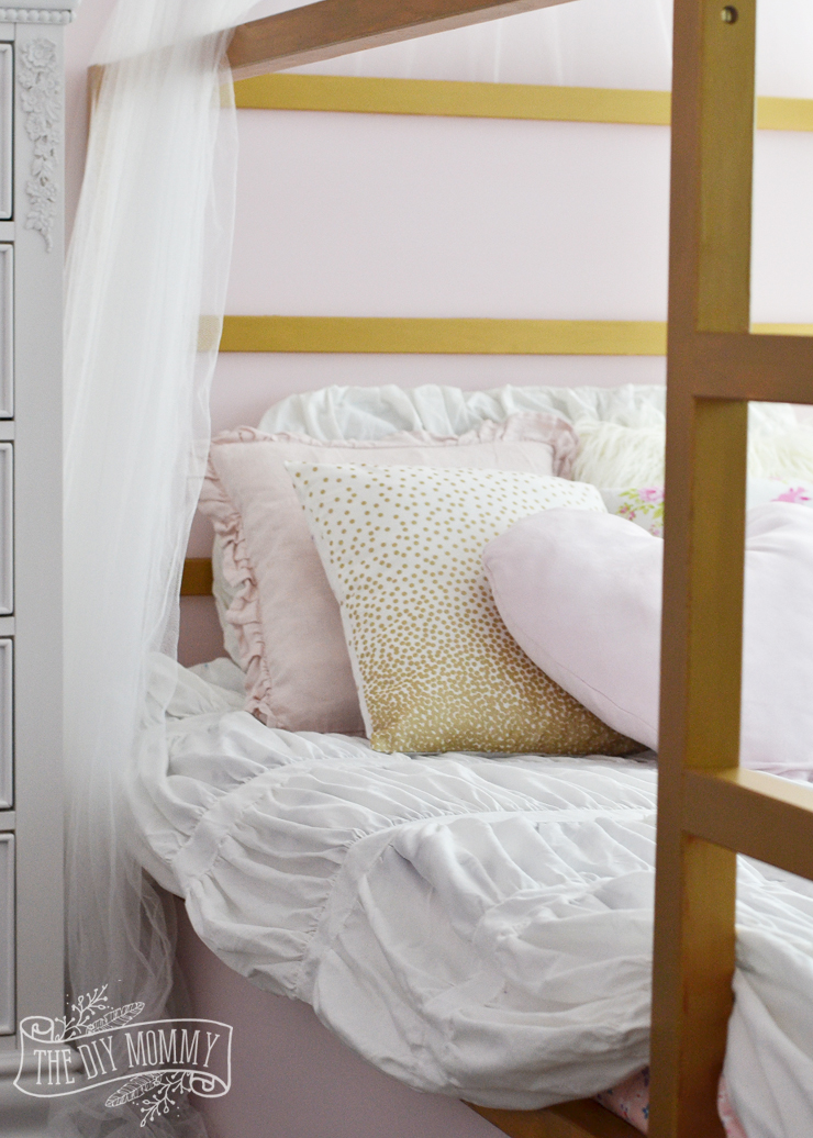 Adorable DIY shabby chic inspired bedding in pink, gold and white for a girls room - instructions and fabric sources.