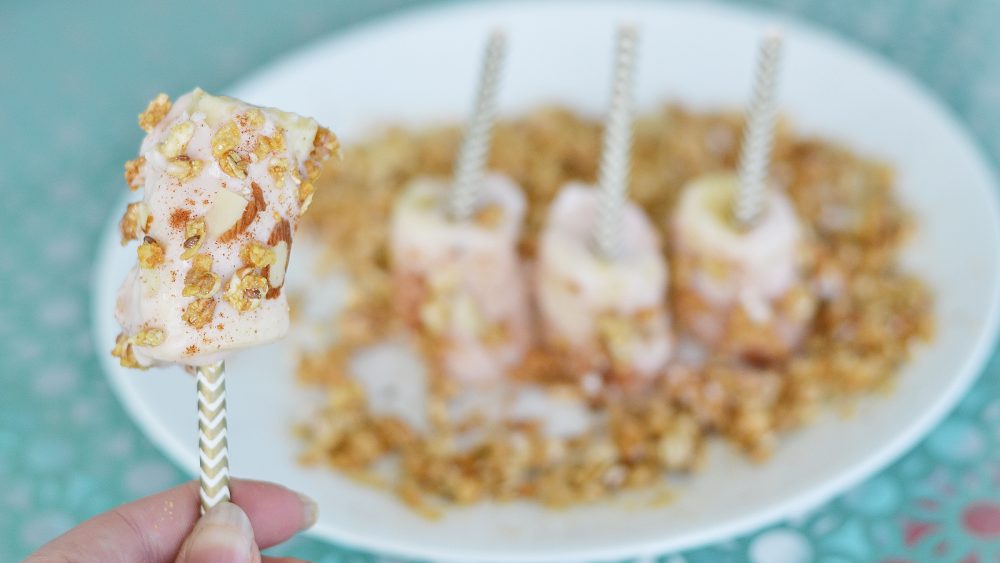 How to make frozen banana pops for a healthy snack - video