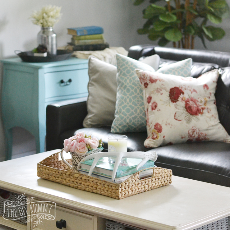 Easy formula on how to style a pretty coffee table