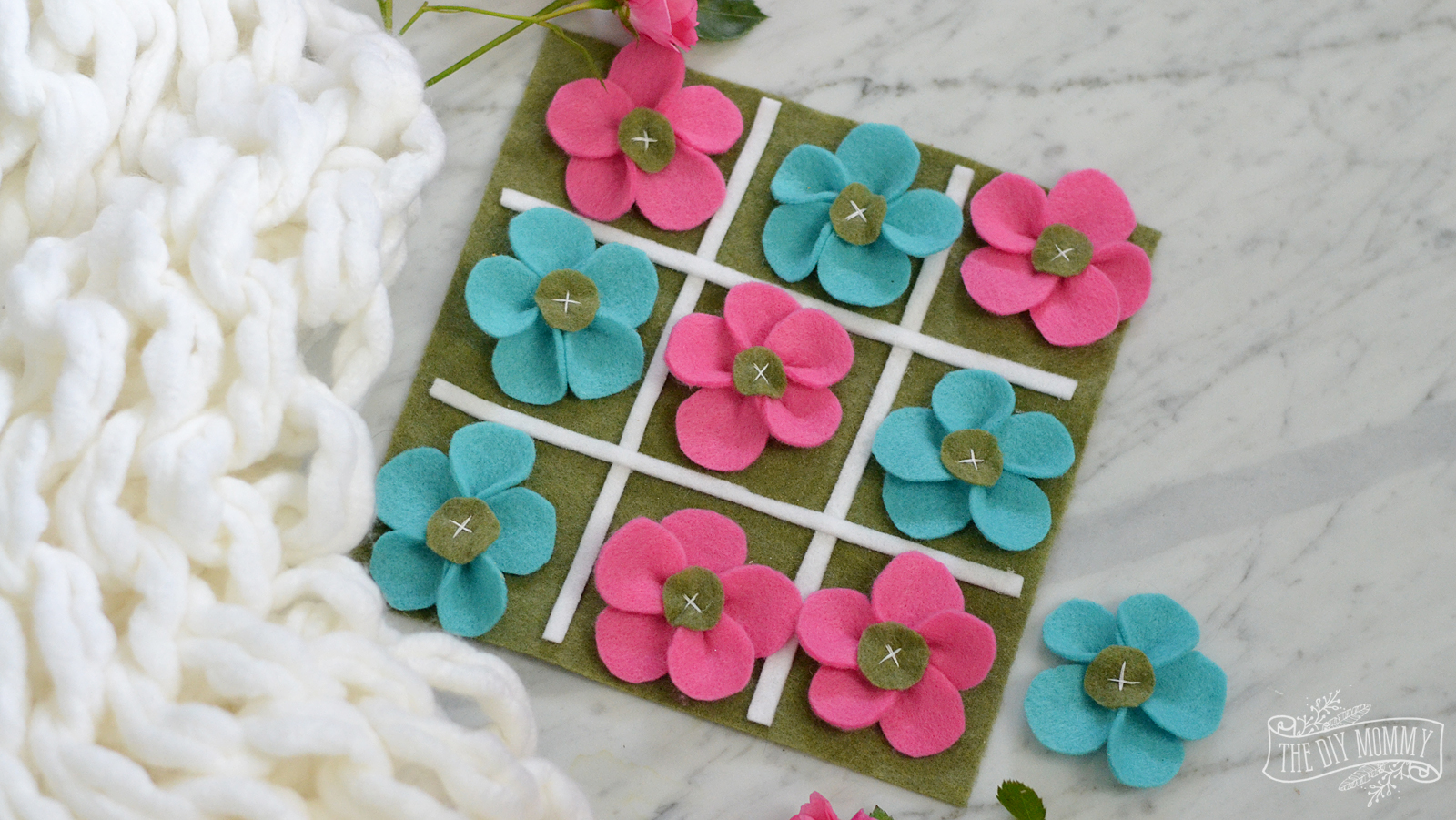 Make a Floral Felt Tic-Tac-Toe Game #12MonthsofDIY (Video)