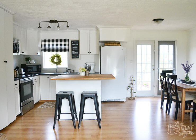 A budget friendly, black and white country cottage farmhouse kitchen