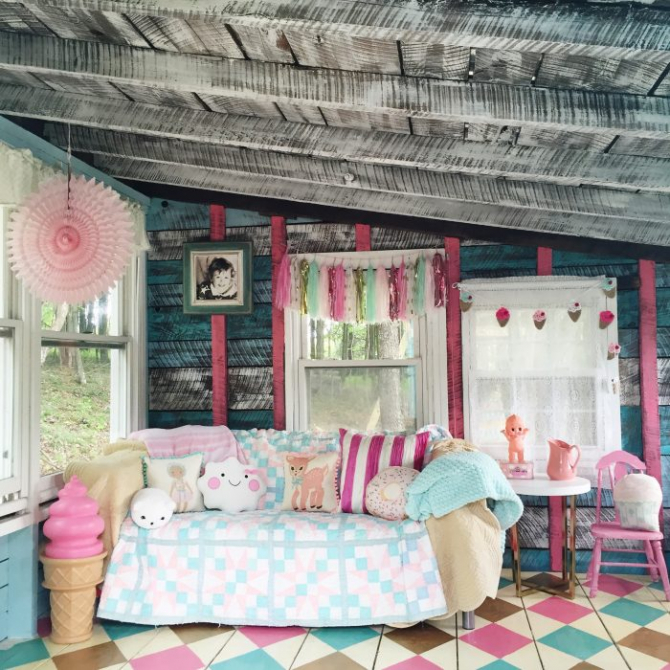 she-shed-turned-playroom-decorated-700x700pp_w670_h670