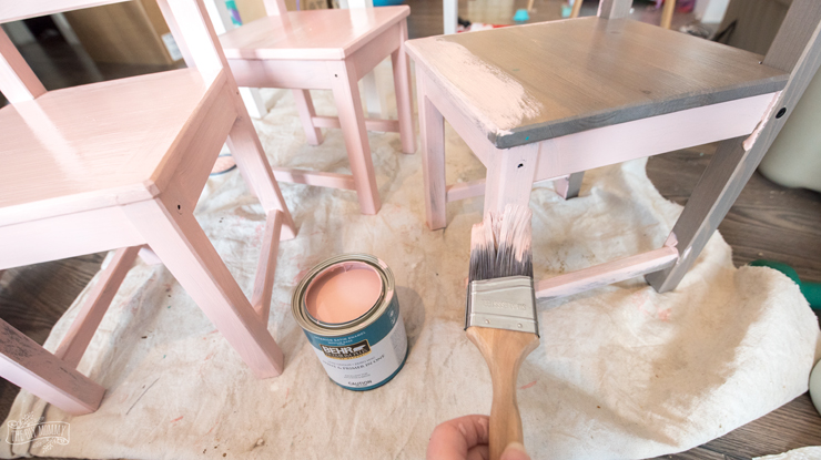 How to paint and makeover a kids table set