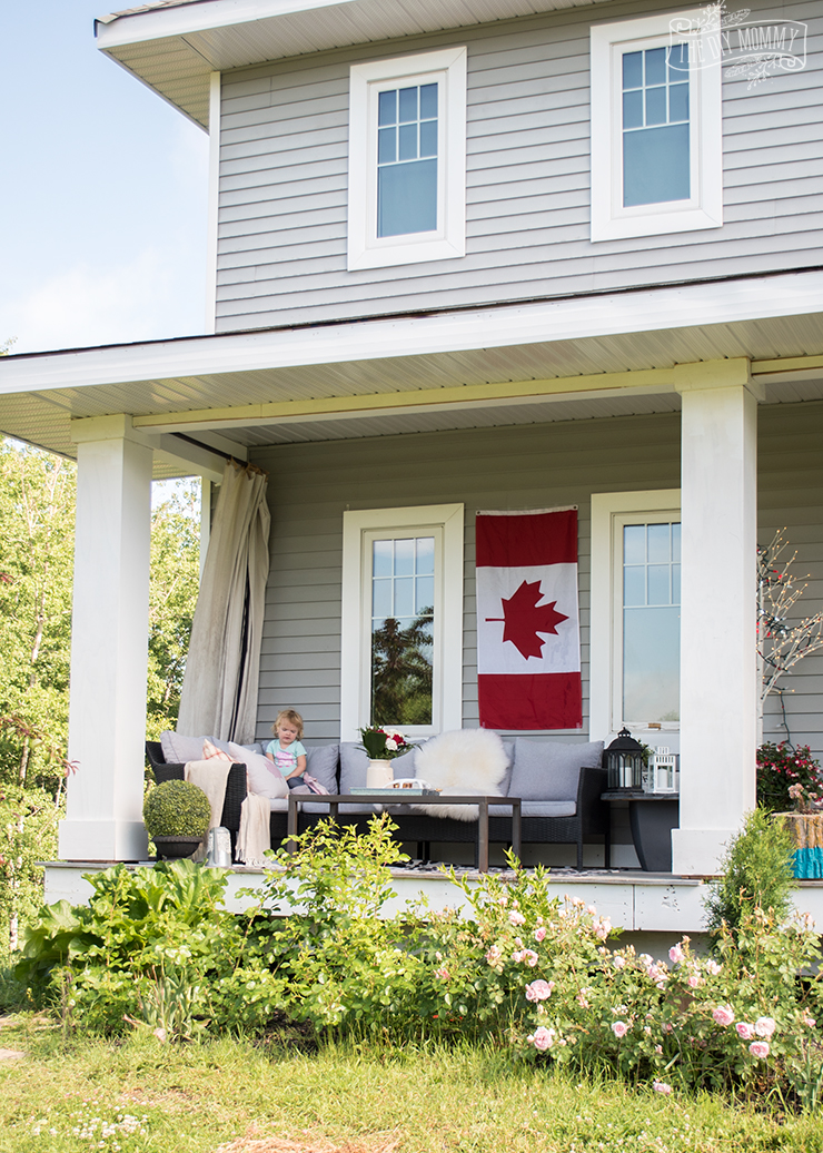 Red and White Canada Day Porch Decor Ideas