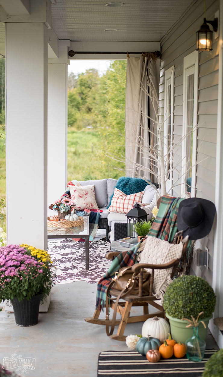 Cheerful Fall Front Porch Decor Ideas