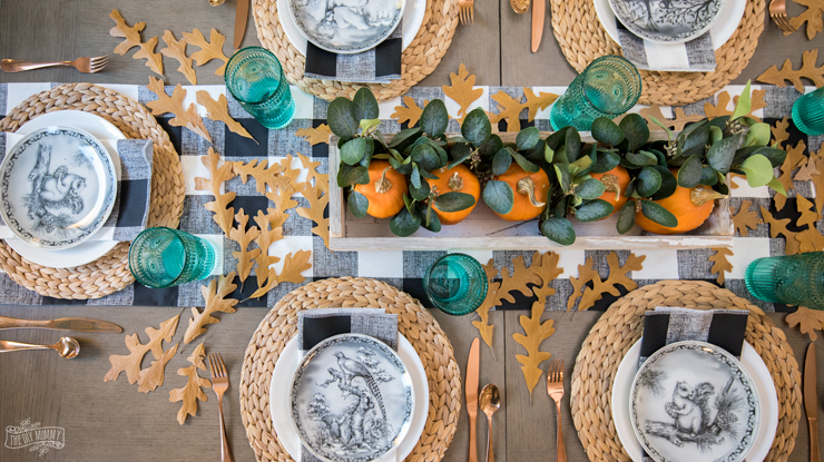 Natural & Cozy Fall Thanksgiving Table Setting Idea