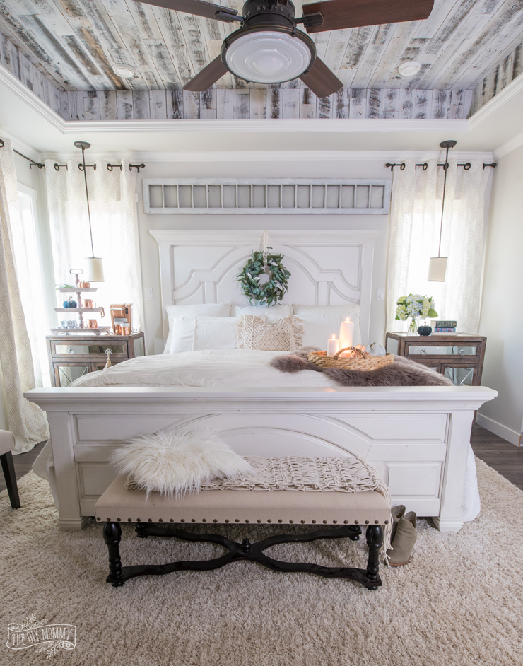 Cozy & Easy Fall Bedroom Decorating Ideas