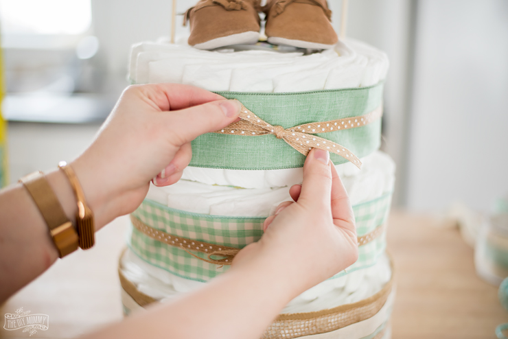 Learn how to make a diaper cake - this one is so cute and rustic with NO diaper rolling!