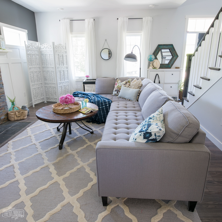 Simple and fresh summer living room tour in pinks and blues