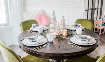 Rustic Glam Breakfast Nook Christmas Table Idea