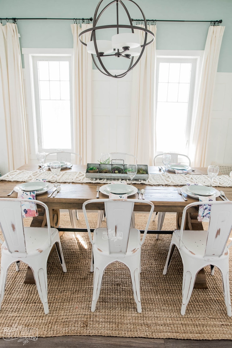 Fresh Spring French Country Farmhouse Dining Room Design