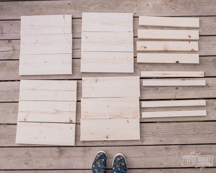 A super easy way to build DIY farmhouse inspired wooden planter boxes