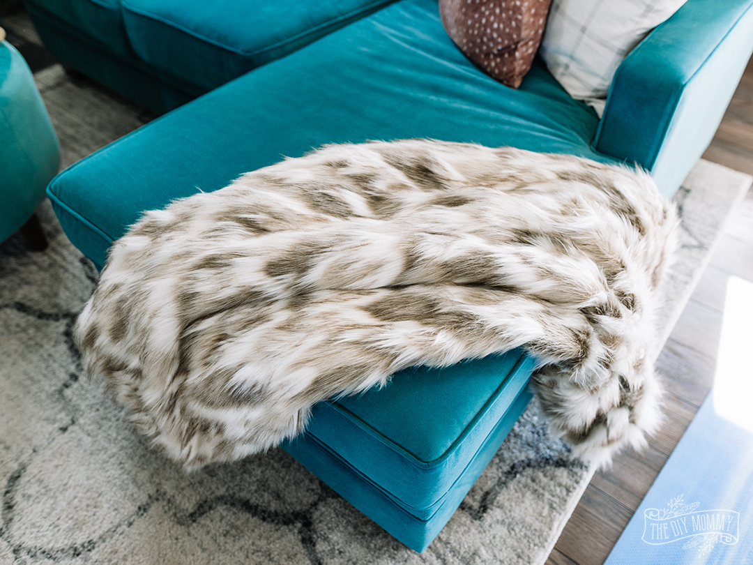 Make a Cozy, Luxurious Faux Fur Throw Blanket