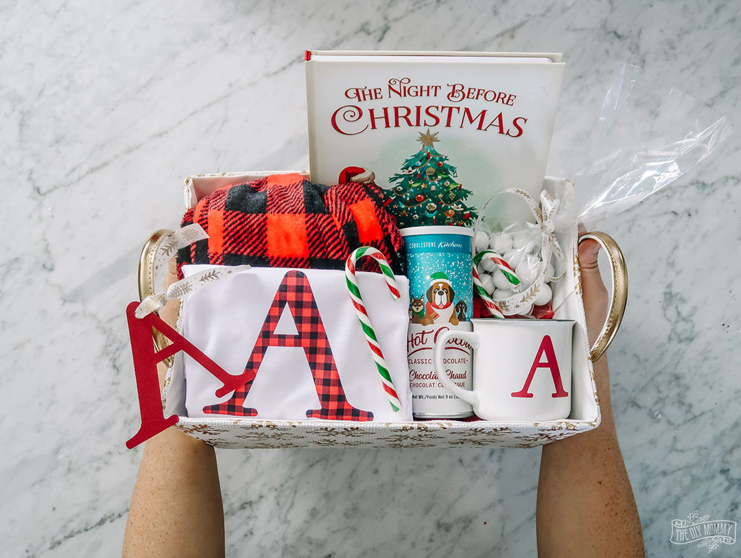 Make a Personalized Christmas Eve Box