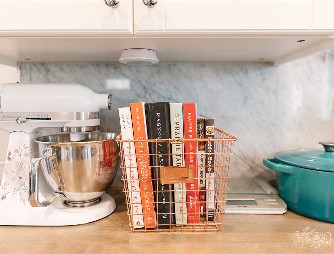 5 ways to organize your kitchen with Cricut Joy - DIY spice jar labels, pantry labels & tea towels