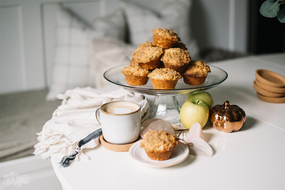 Easy Apple Muffins with Crumb Topping