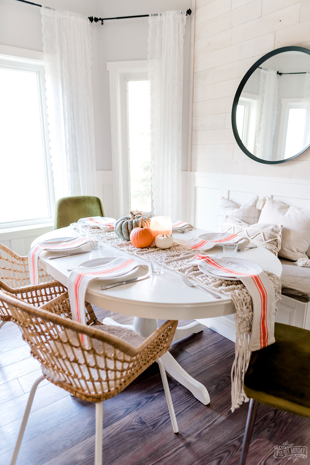 Fall and Thanksgiving decorating ideas for the kitchen and dining table