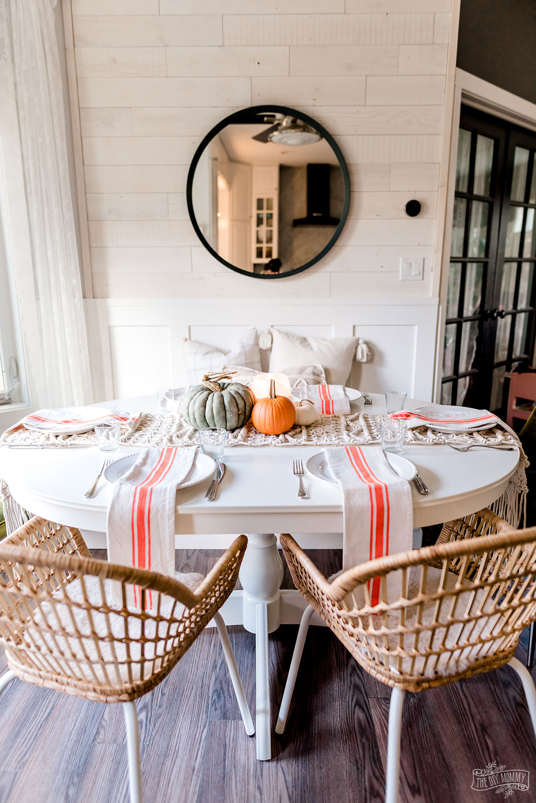 Fall and Thanksgiving decorating ideas for the kitchen and dining table