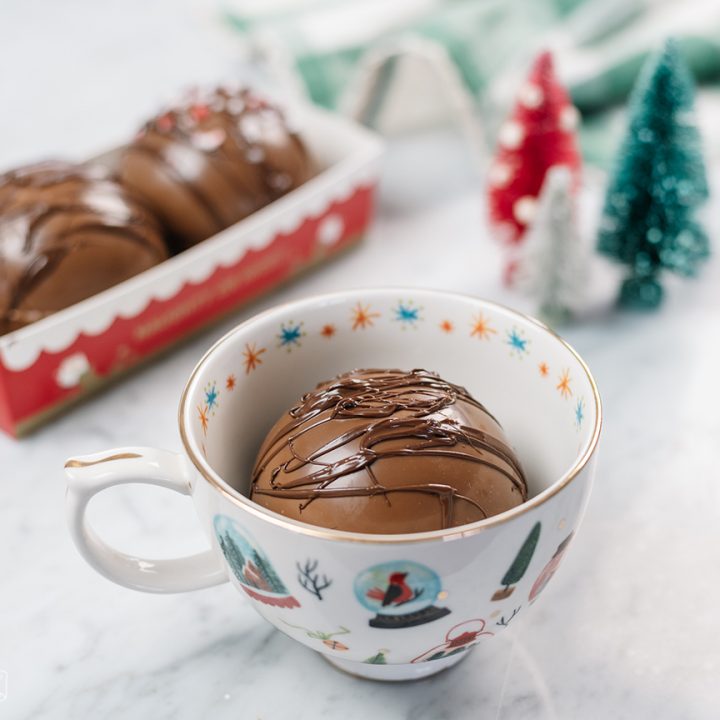 Learn how to make these amazing & fun DIY cocoa bombs. They're so easy to make, and they're a great gift!