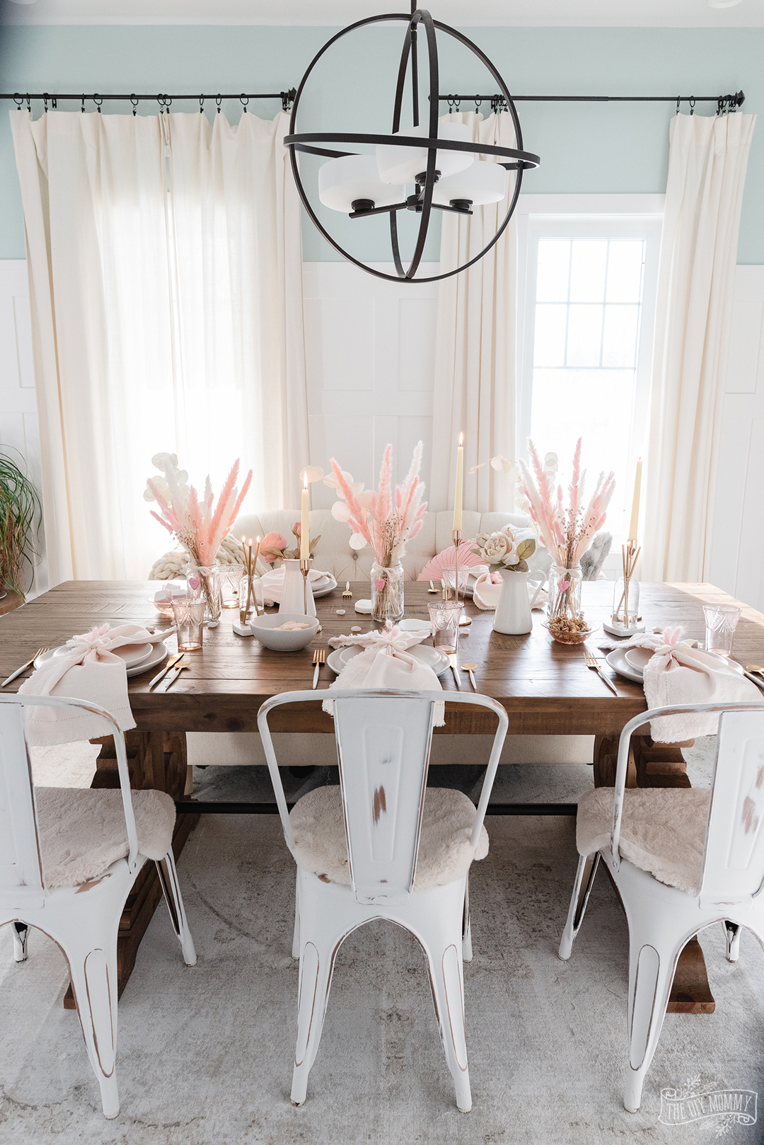Romantic Pink, White and Gold Valentine Table